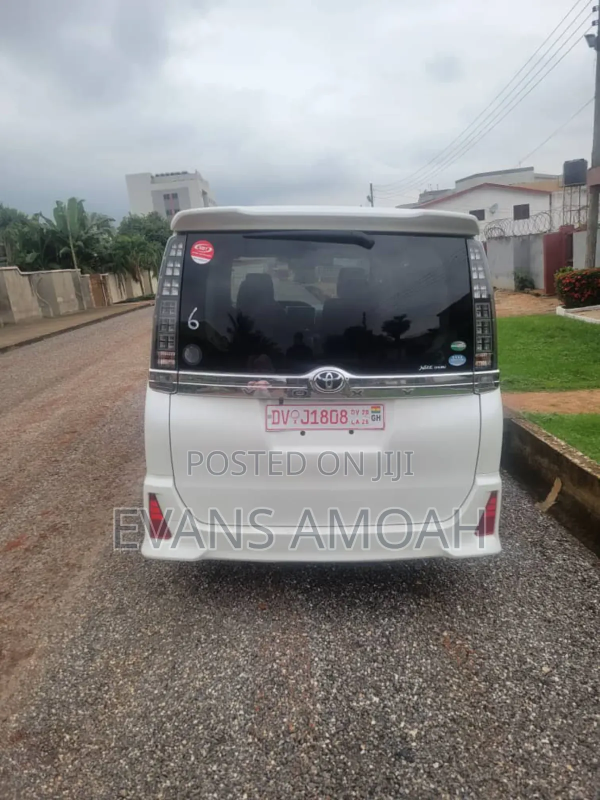 Toyota Voxy ZS Kirameki 2WD 7-Seater 2015 Off white