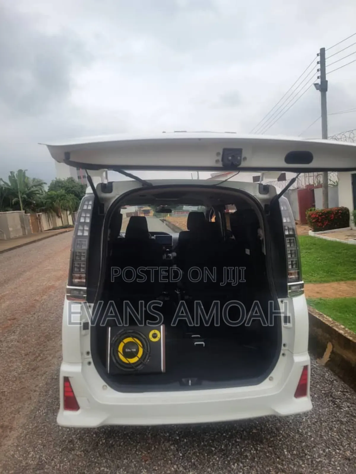 Toyota Voxy ZS Kirameki 2WD 7-Seater 2015 Off white