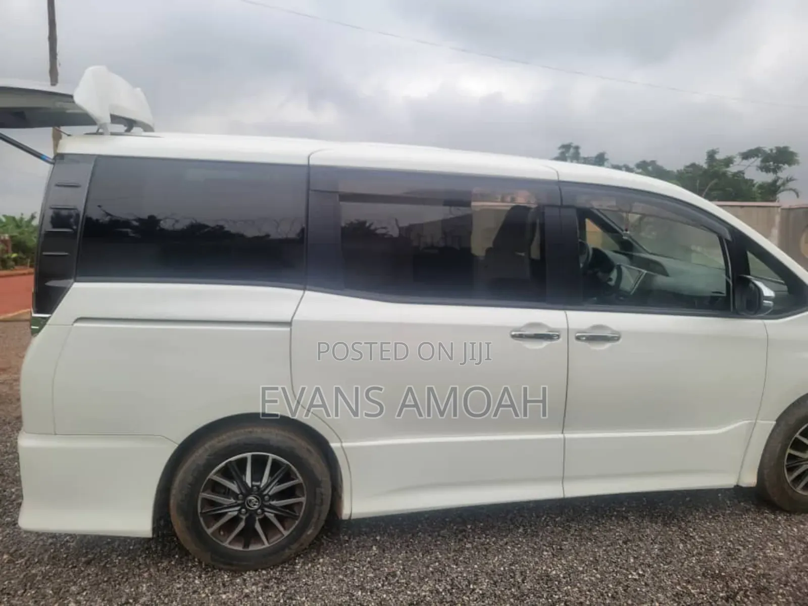 Toyota Voxy ZS Kirameki 2WD 7-Seater 2015 Off white