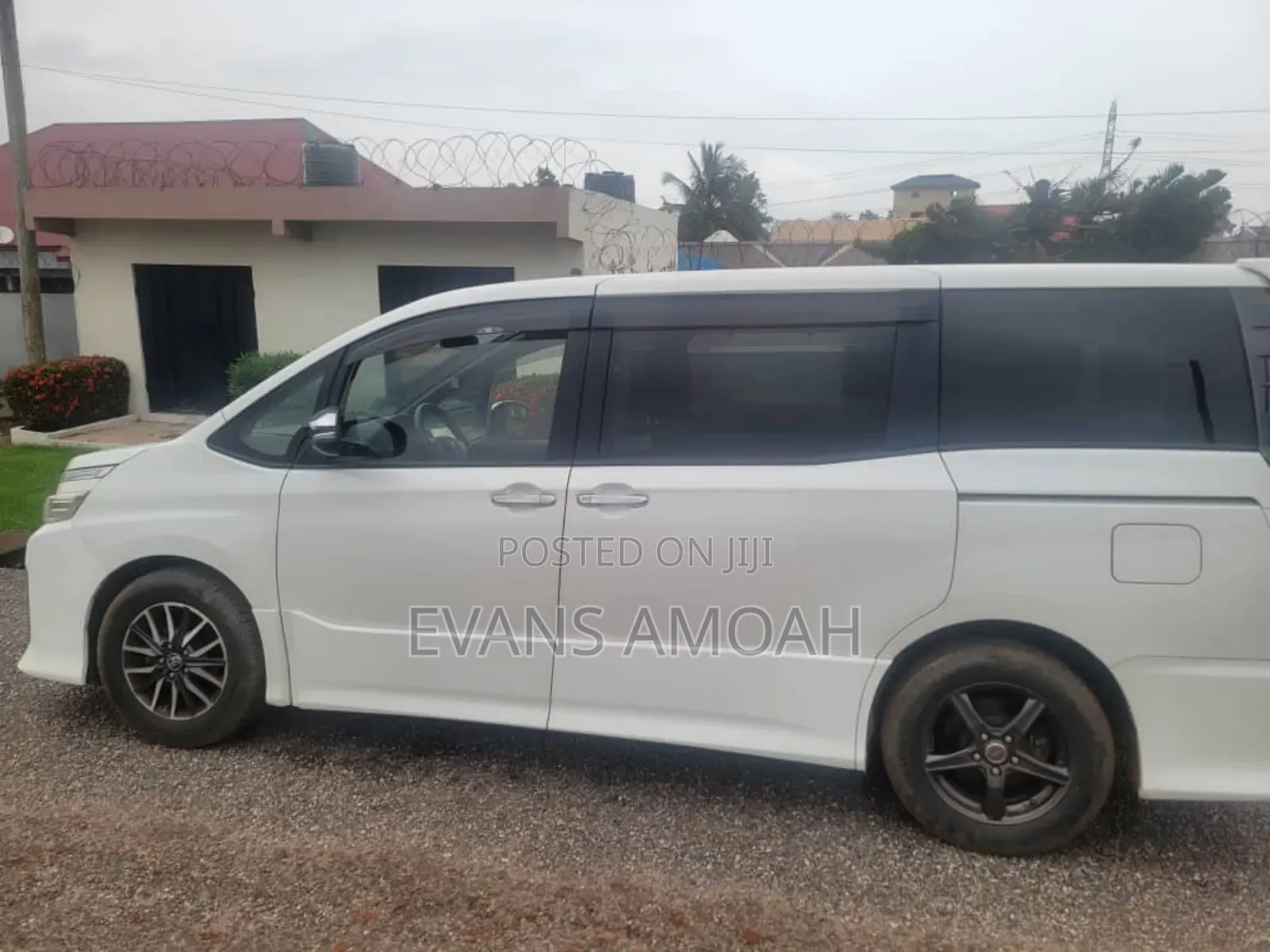 Toyota Voxy ZS Kirameki 2WD 7-Seater 2015 Off white