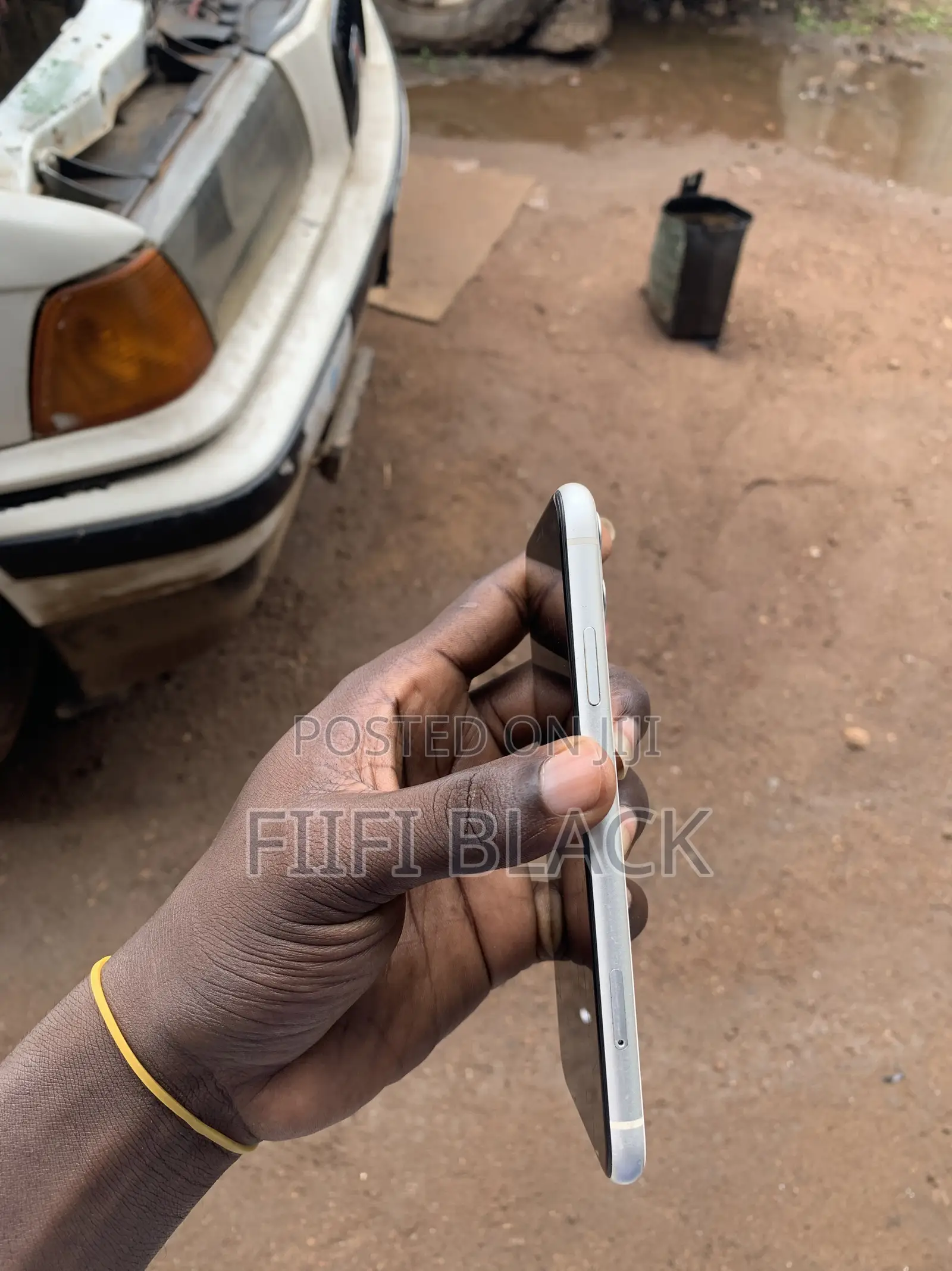 Apple iPhone 11 64 GB White