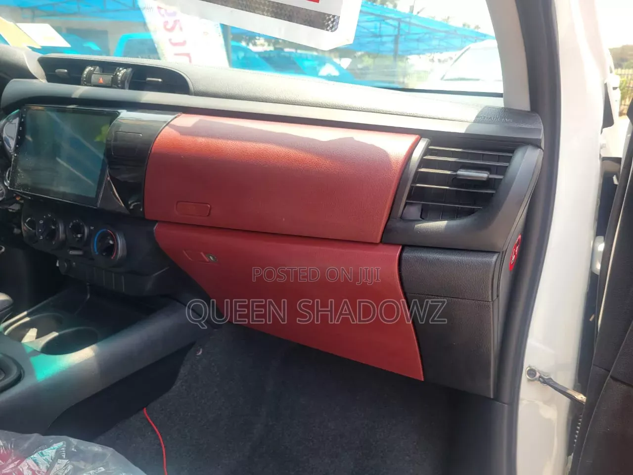 Toyota Hilux 2022 White