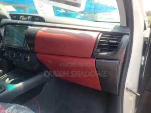 Toyota Hilux 2022 White