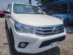 Toyota Hilux 2022 White