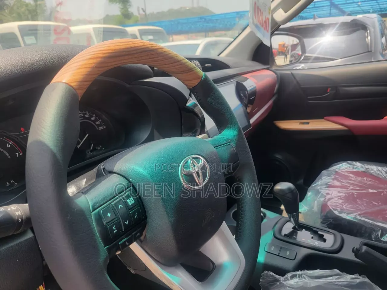 Toyota Hilux 2022 White