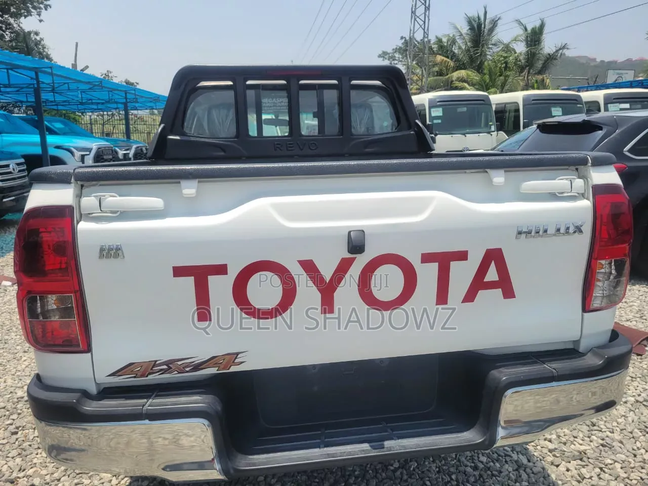 Toyota Hilux 2022 White