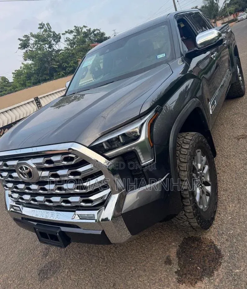 Toyota Tundra 2024 Black