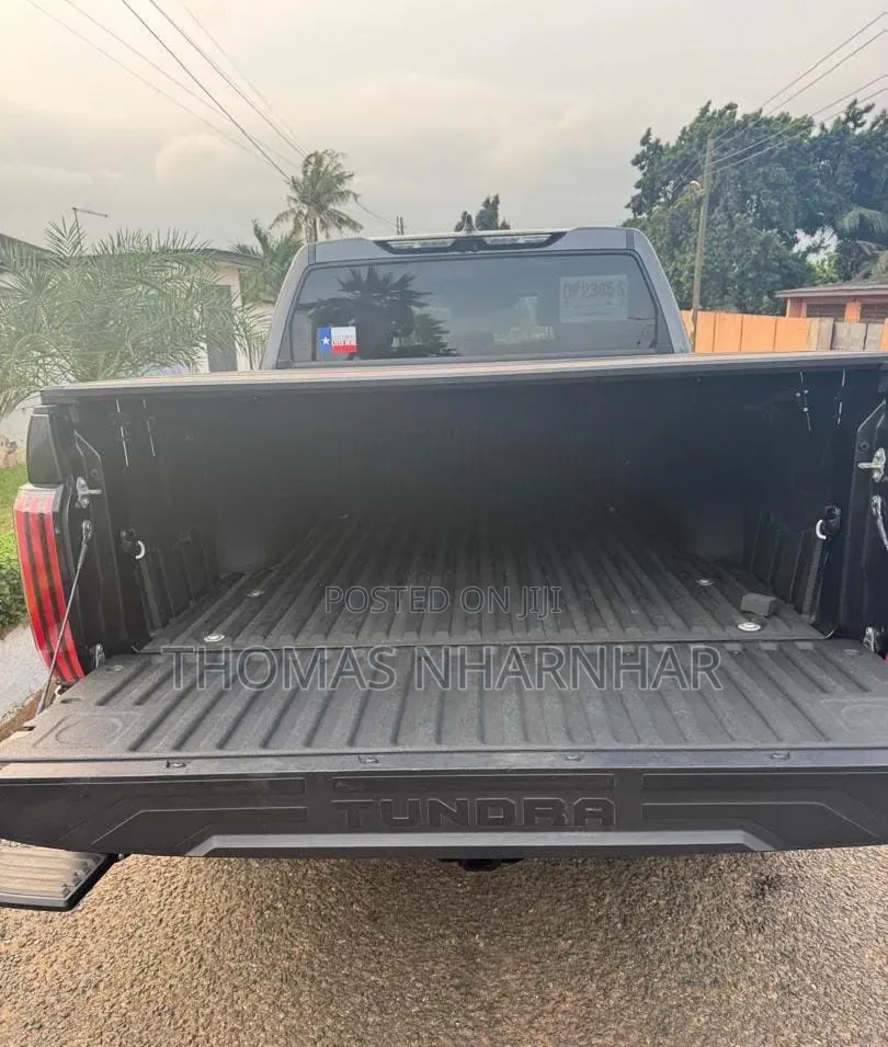 Toyota Tundra 2024 Black