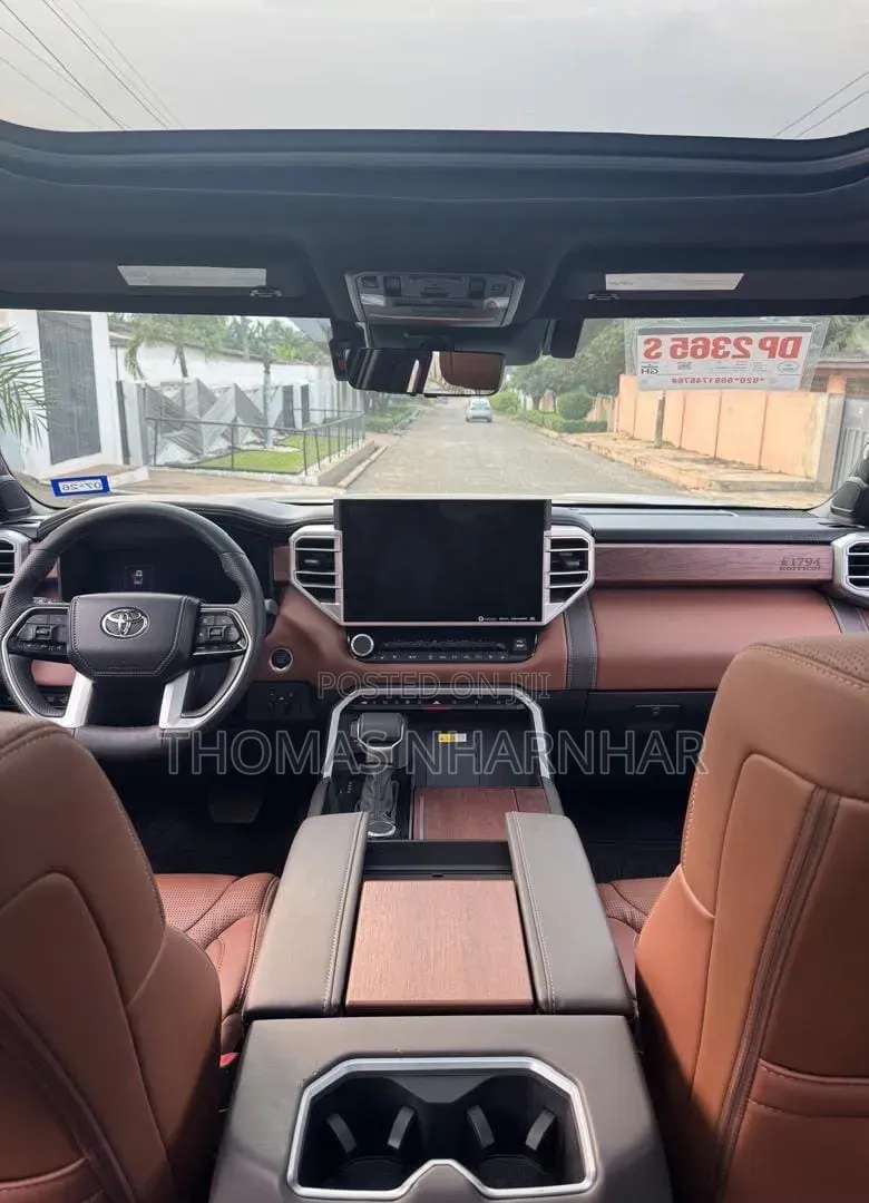 Toyota Tundra 2024 Black