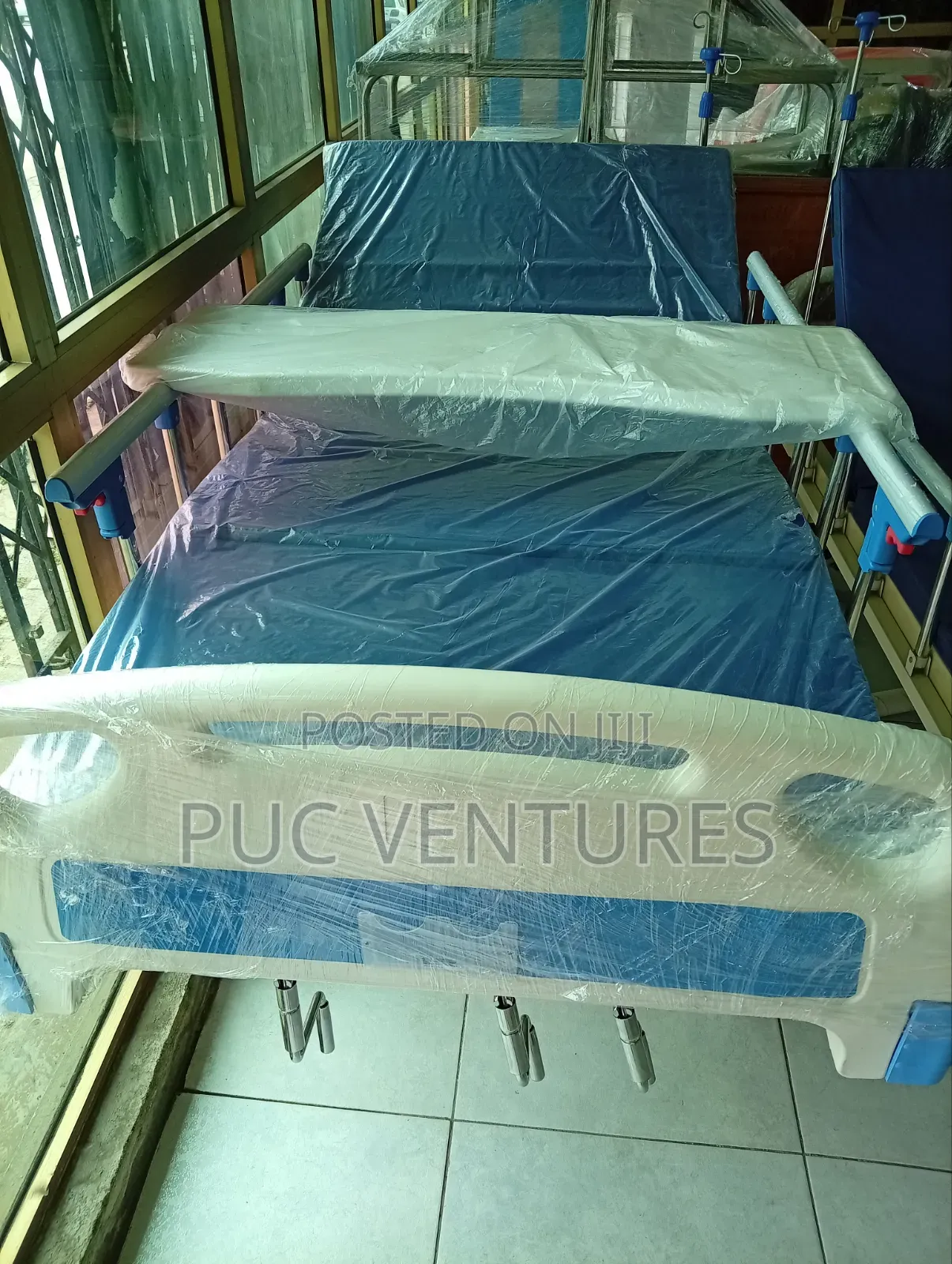Hospital Bed (3 Cranks)