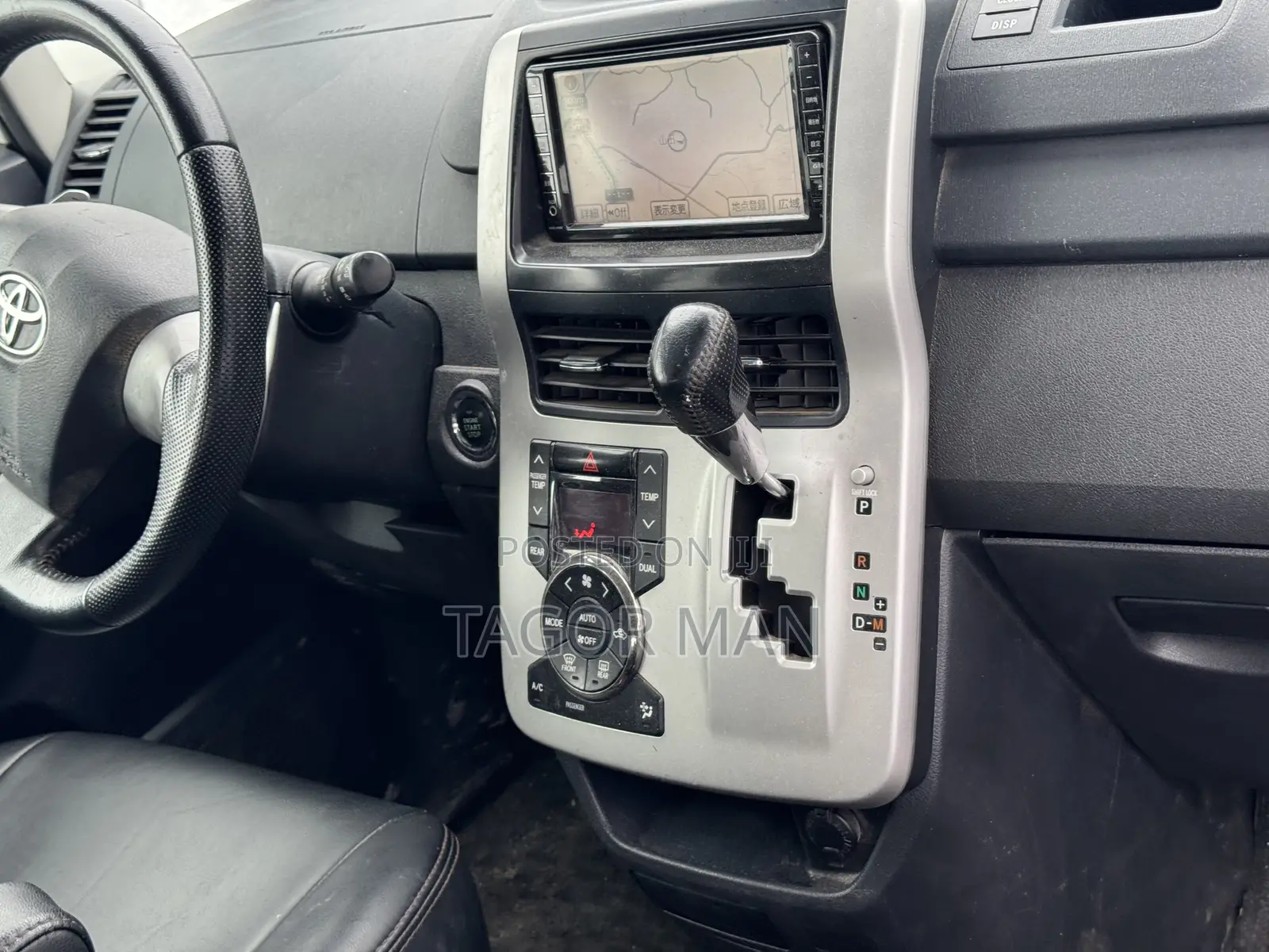 Toyota Voxy Trans-X 4WD 5-Seater 2011 White