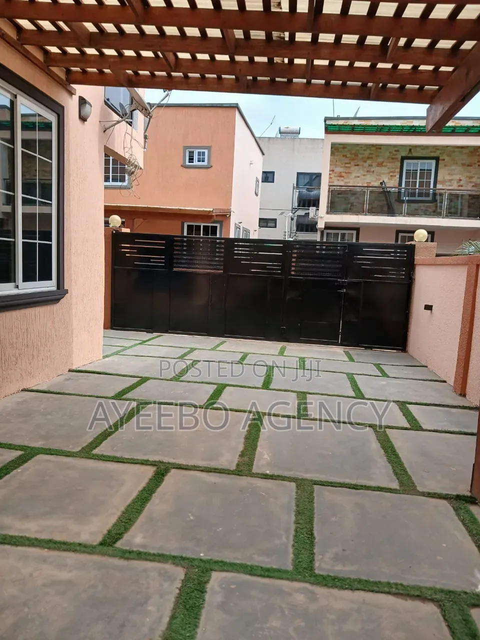 6bdrm Bungalow in Jl Estate, Manet Junction for rent