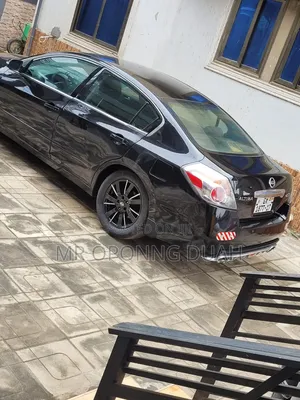 Nissan Altima 2010 Black