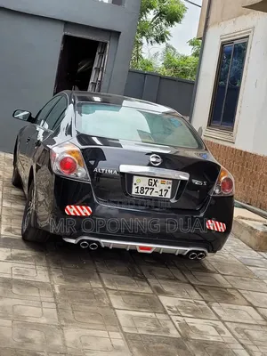 Nissan Altima 2010 Black