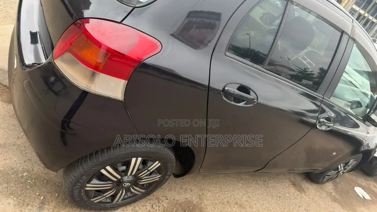 Toyota Vitz 2010 Black