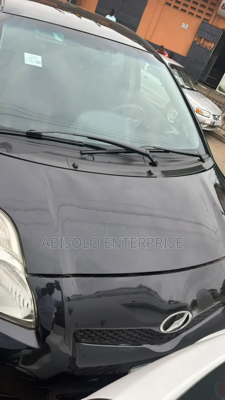 Toyota Vitz 2010 Black