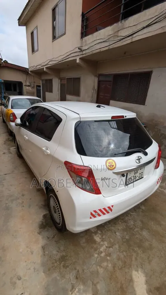 Toyota Vitz 2012 White