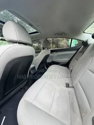 Hyundai Elantra Limited Sedan FWD (2.0L 4cyl 6A) 2017 Black