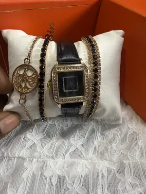 Beautiful Gift Set Boxed Watch and Bracelets for Ladies