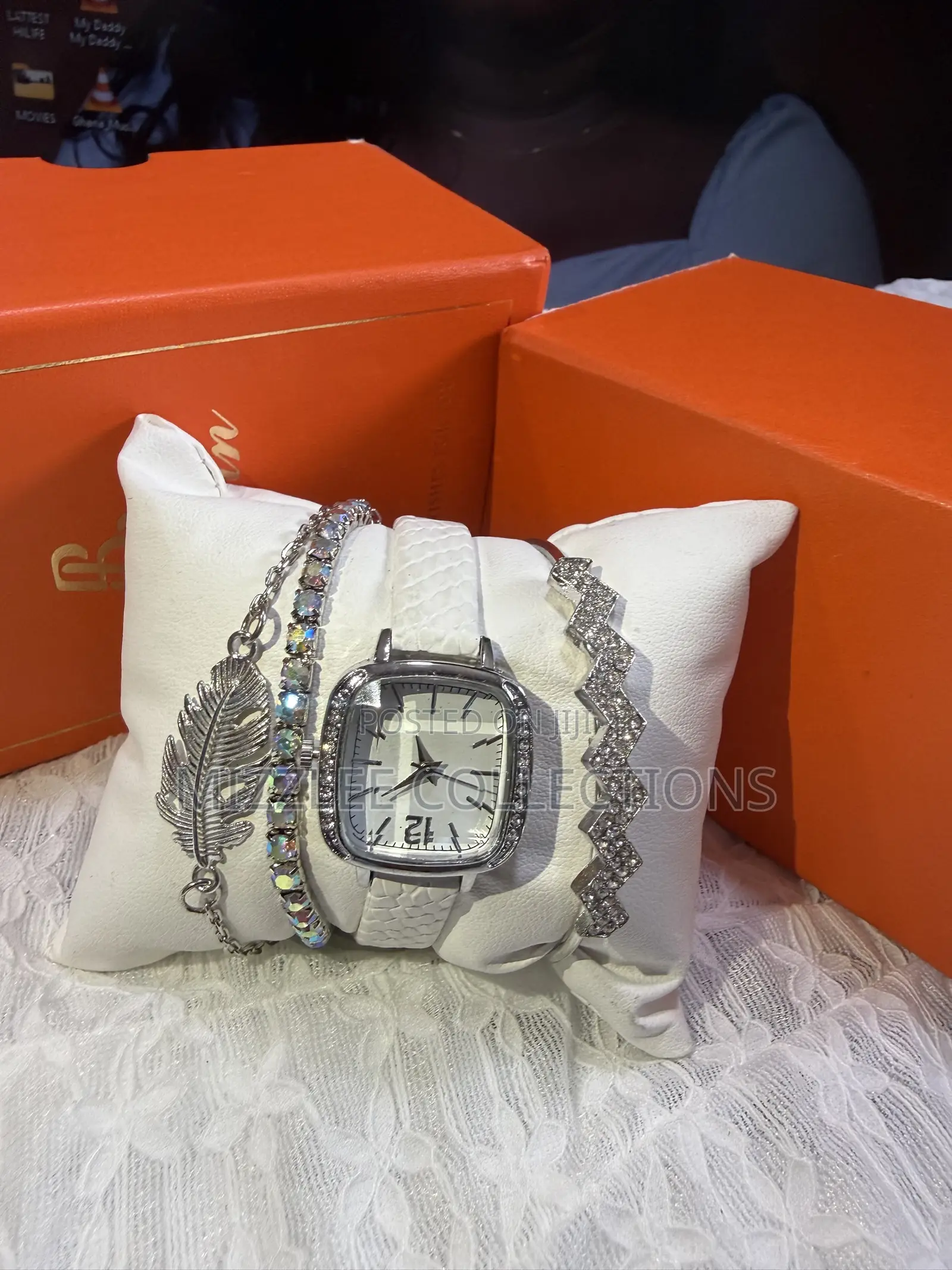 Beautiful Gift Set Boxed Watch and Bracelets for Ladies