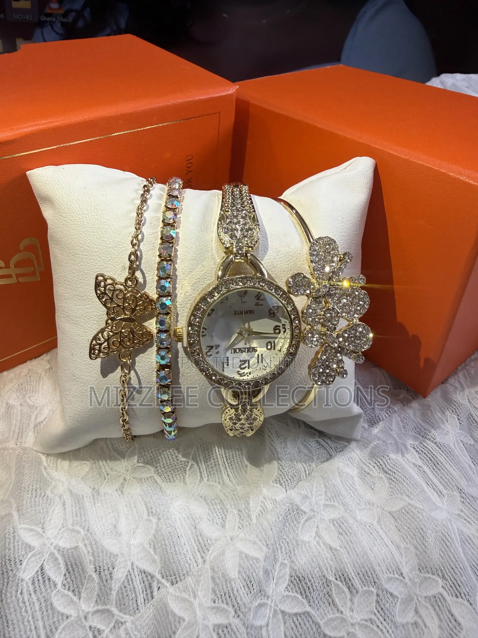 Beautiful Gift Set Boxed Watch and Bracelets for Ladies