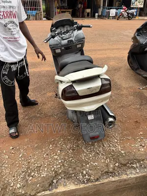 Suzuki Burgman 2019 White