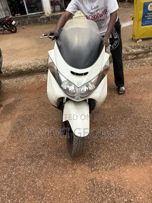 Suzuki Burgman 2019 White