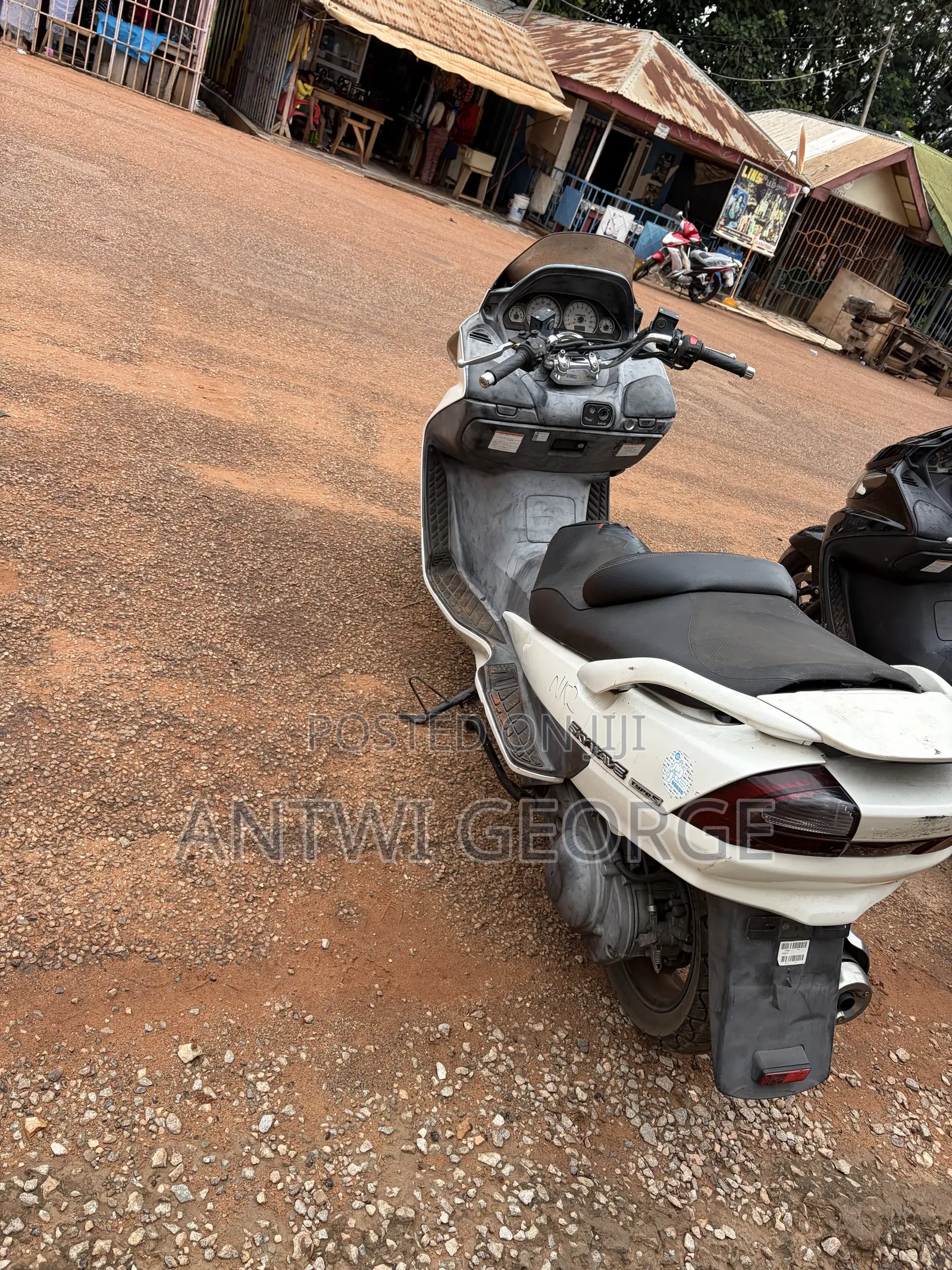 Suzuki Burgman 2019 White