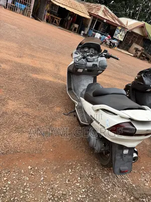 Suzuki Burgman 2019 White