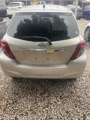 Toyota Vitz 2014 Silver