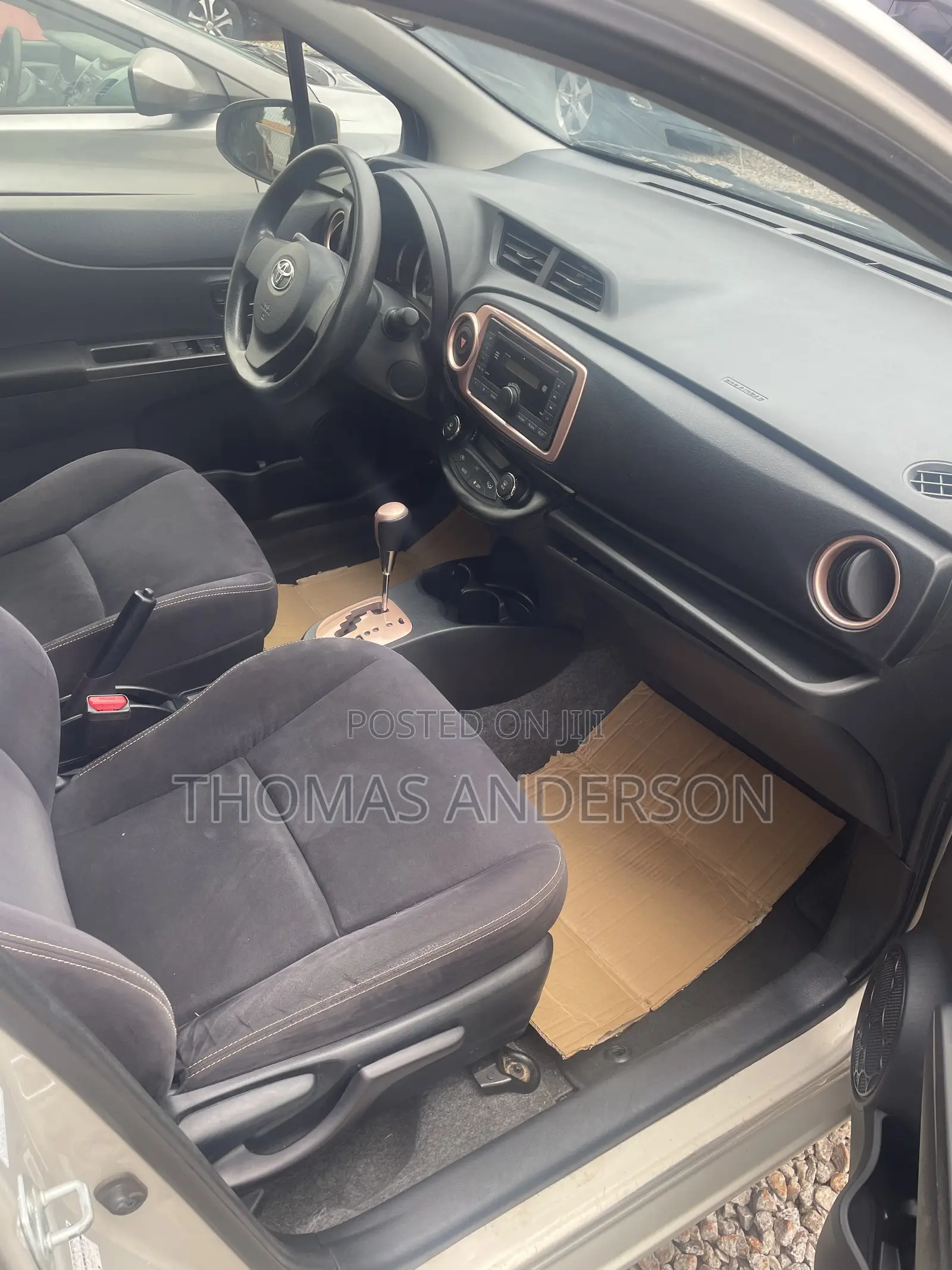 Toyota Vitz 2014 Silver