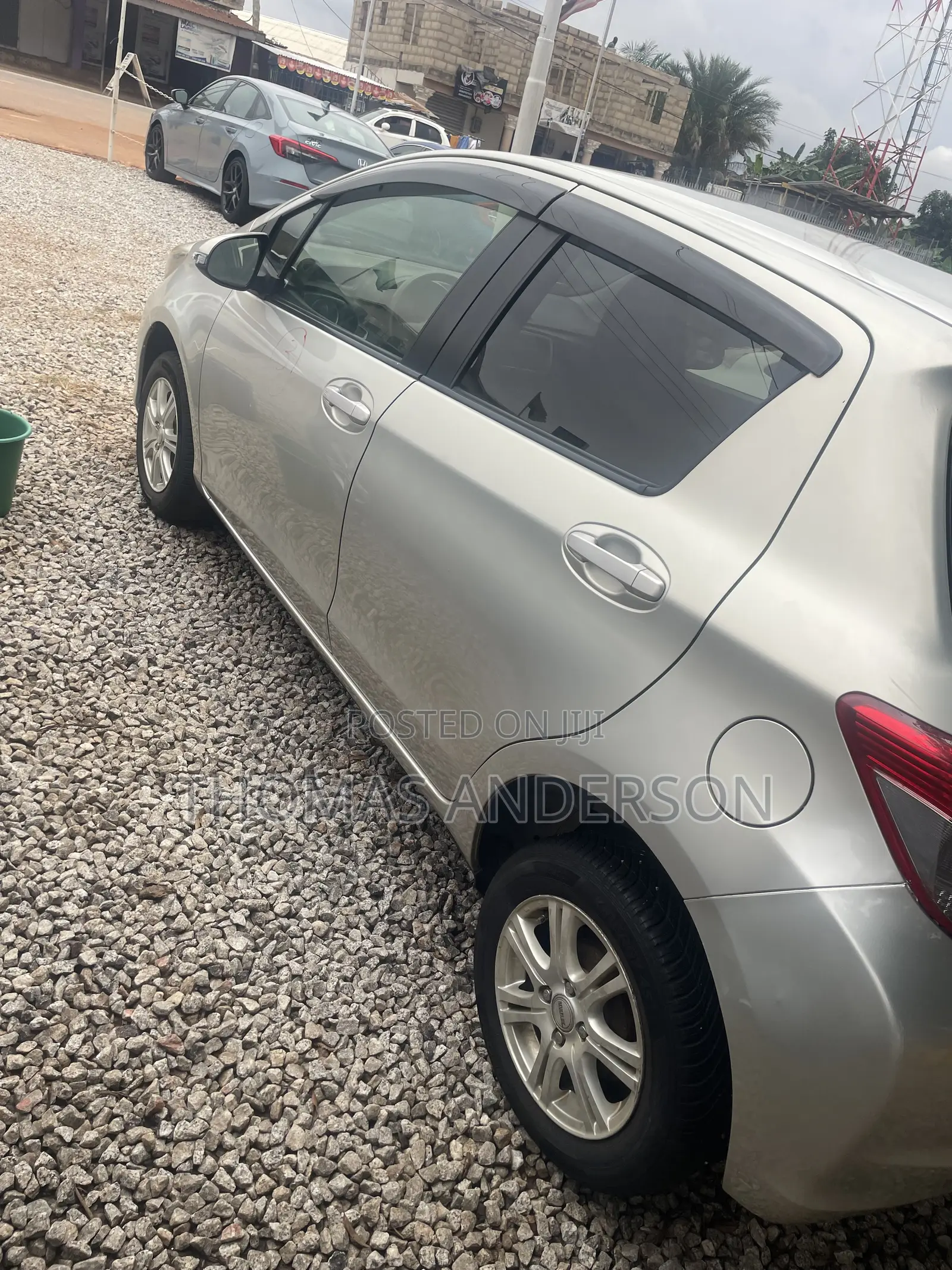 Toyota Vitz 2014 Silver