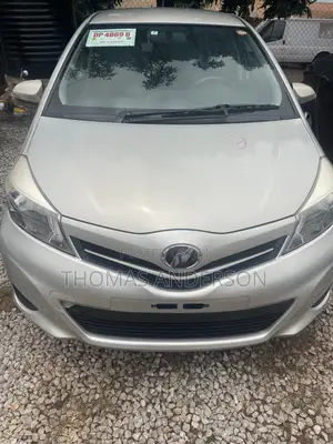 Toyota Vitz 2014 Silver