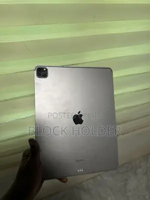 Apple iPad Pro 12.9 (2022) 128 GB Silver