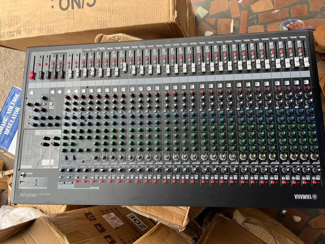 MGP 32X Mixer Console