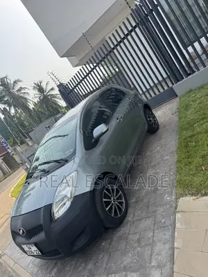 Toyota Vitz 1.3 FWD 5dr 2010 Gray