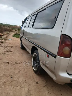 Hyundai H-100 2004 Silver