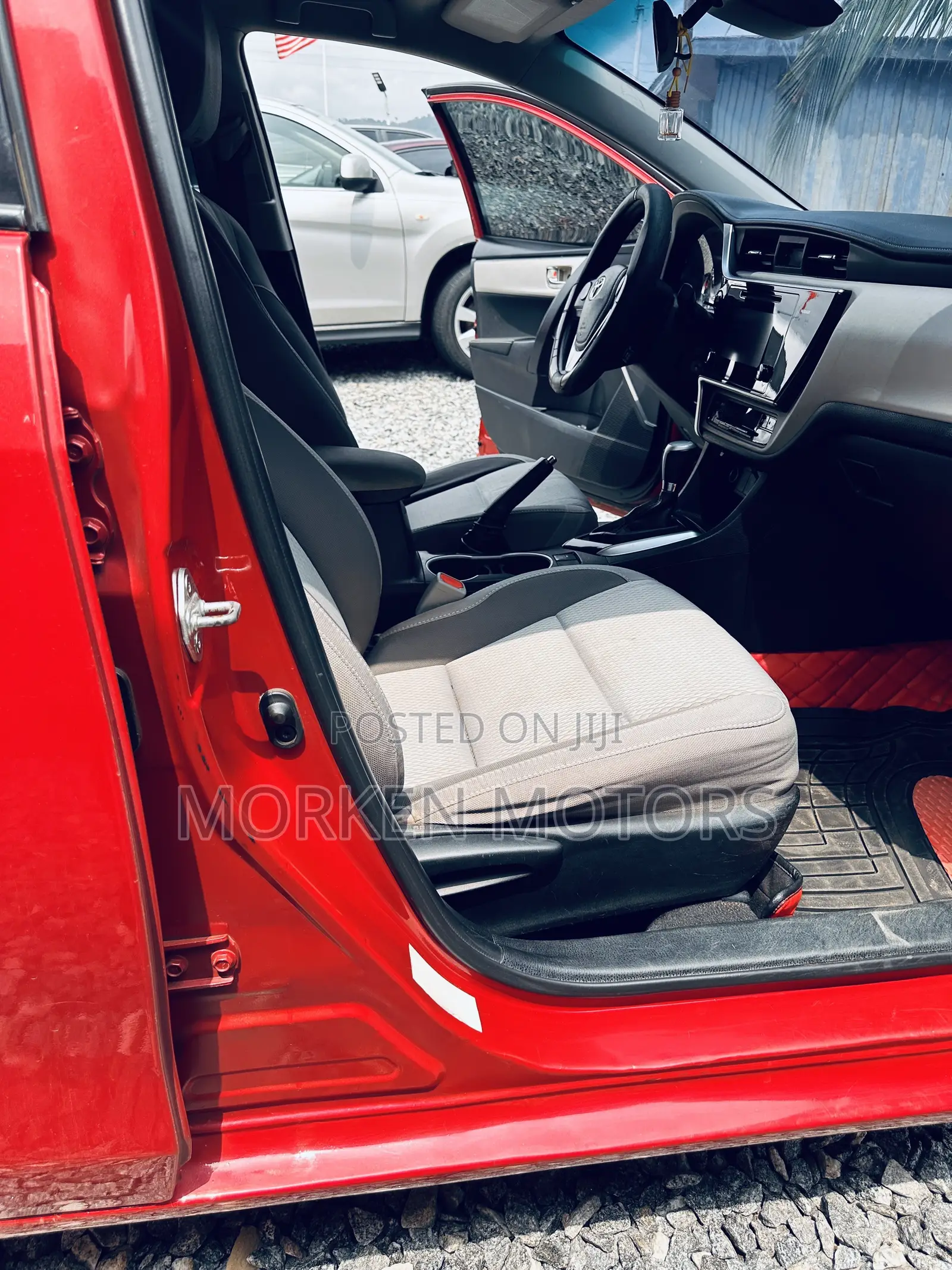 Toyota Corolla LE Eco (1.8L 4cyl 2A) 2018 Red