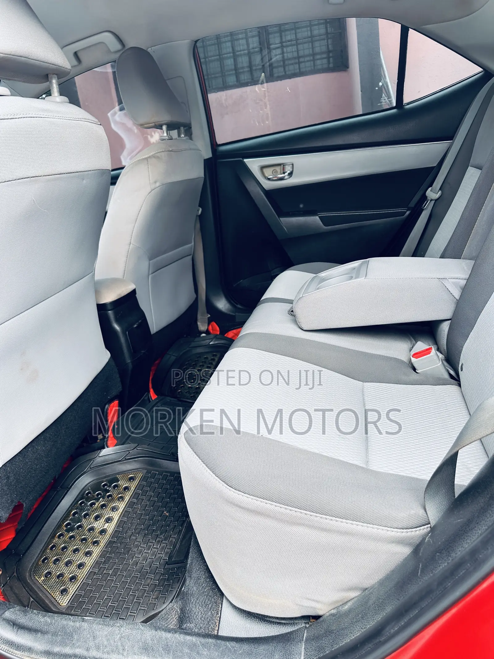 Toyota Corolla LE Eco (1.8L 4cyl 2A) 2018 Red