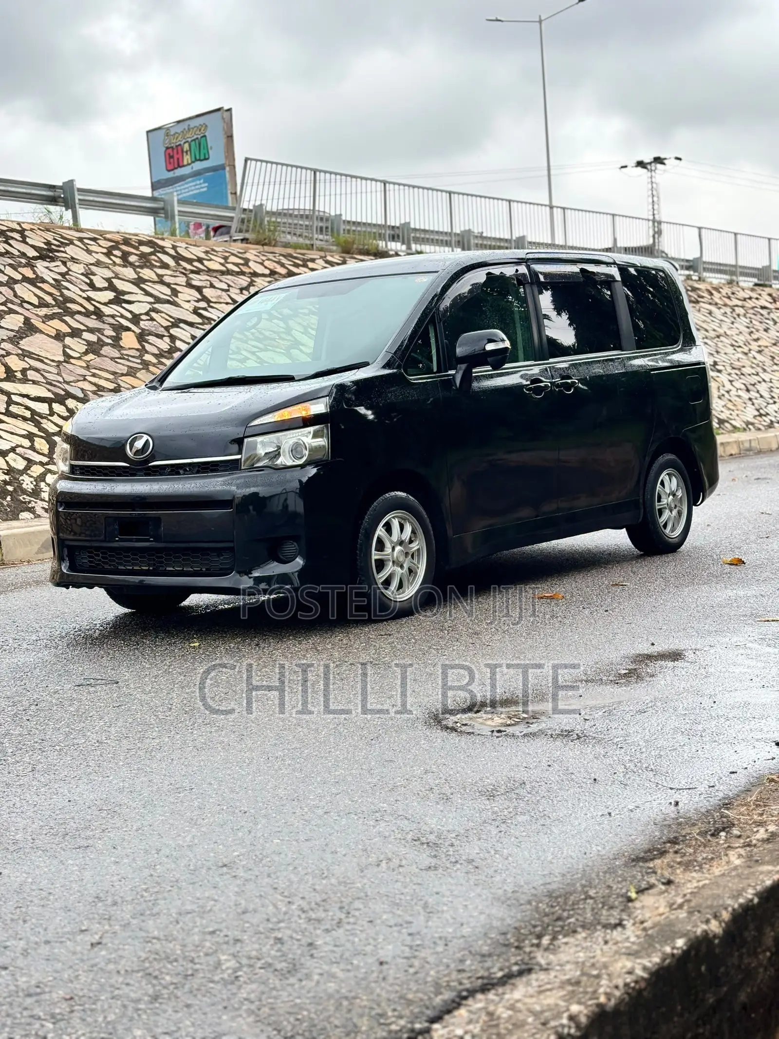 Toyota Voxy V 4WD 8-Seater 2012 Black