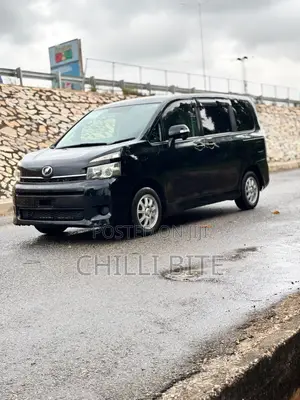 Toyota Voxy V 4WD 8-Seater 2012 Black