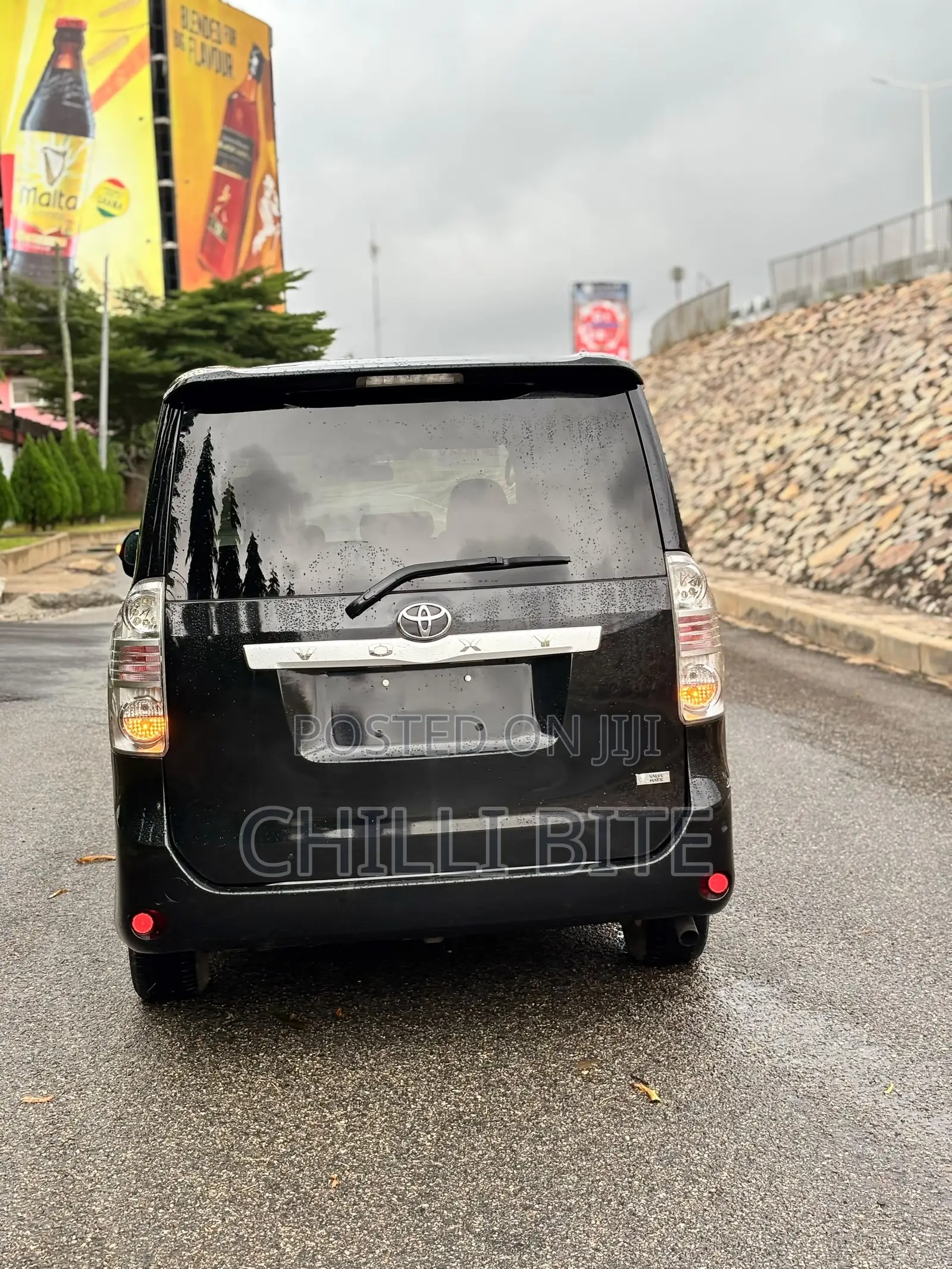 Toyota Voxy V 4WD 8-Seater 2012 Black