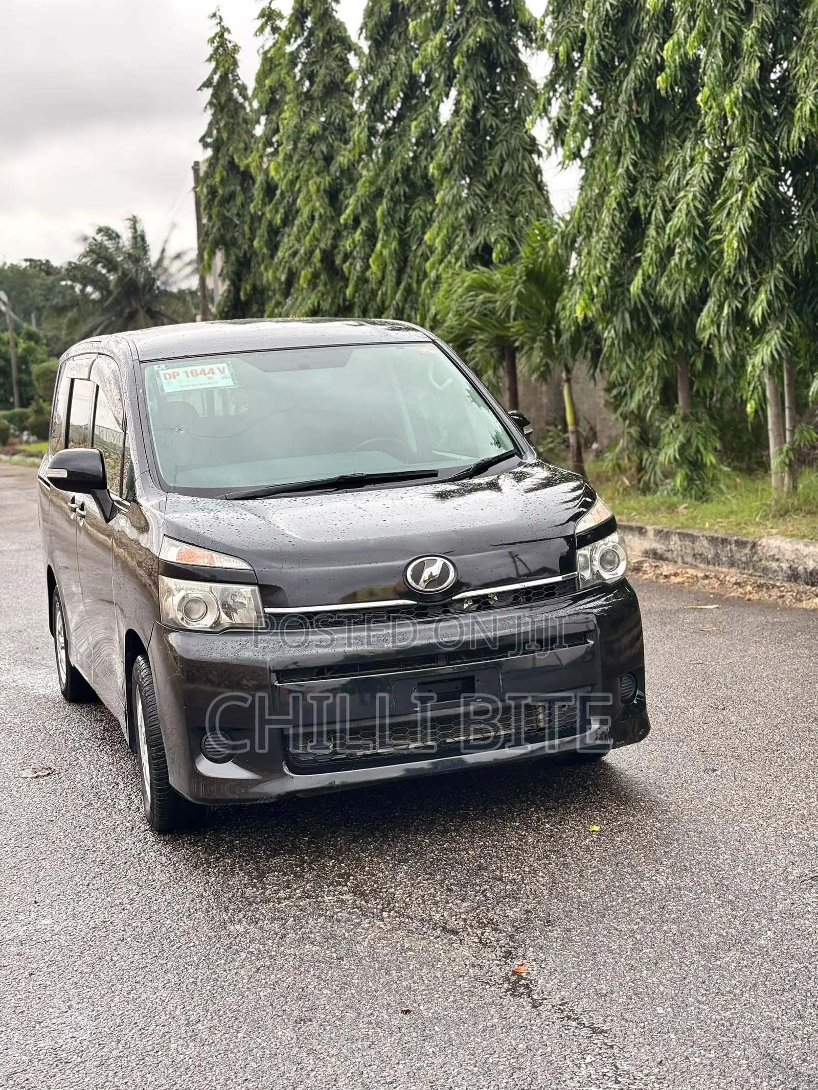 Toyota Voxy V 4WD 8-Seater 2012 Black