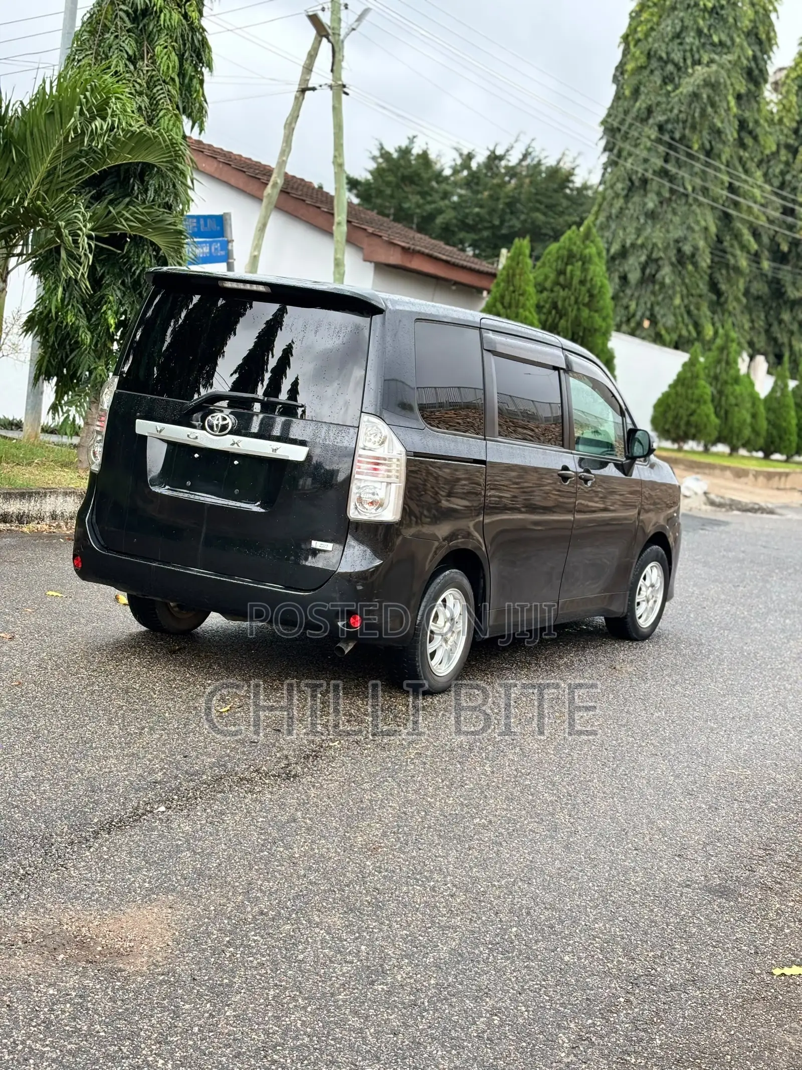 Toyota Voxy V 4WD 8-Seater 2012 Black