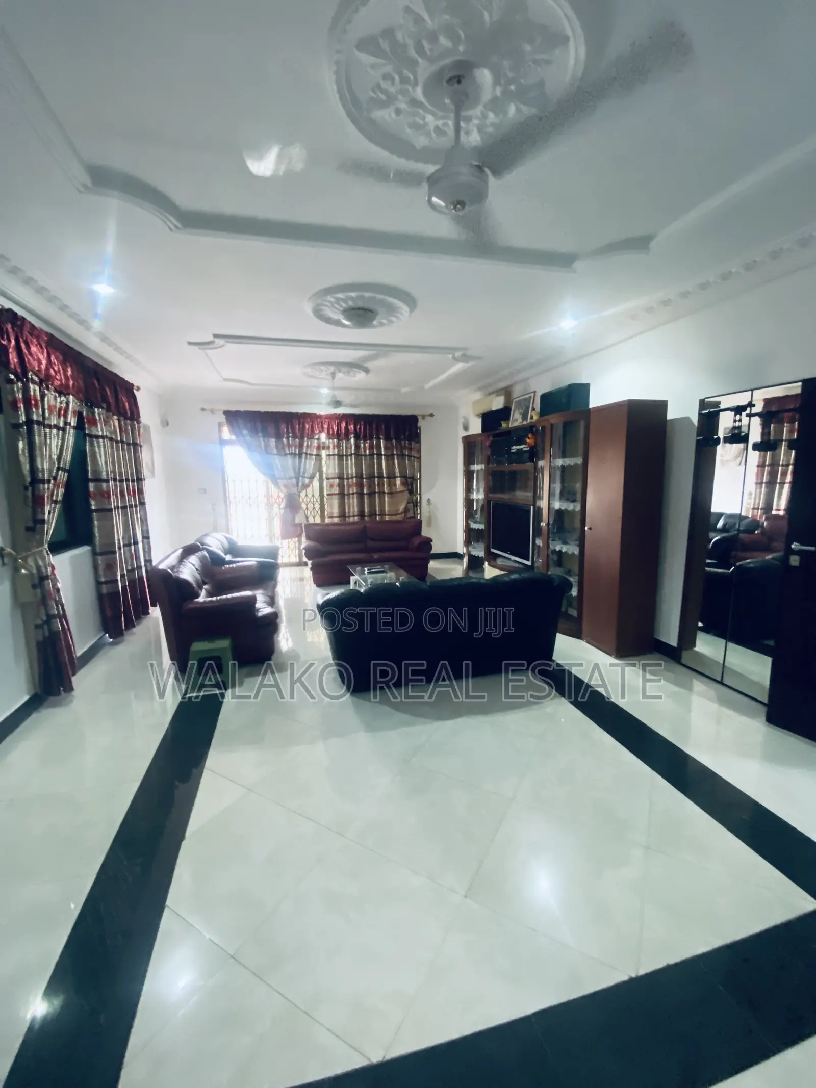 7bdrm Duplex in The Mall for rent