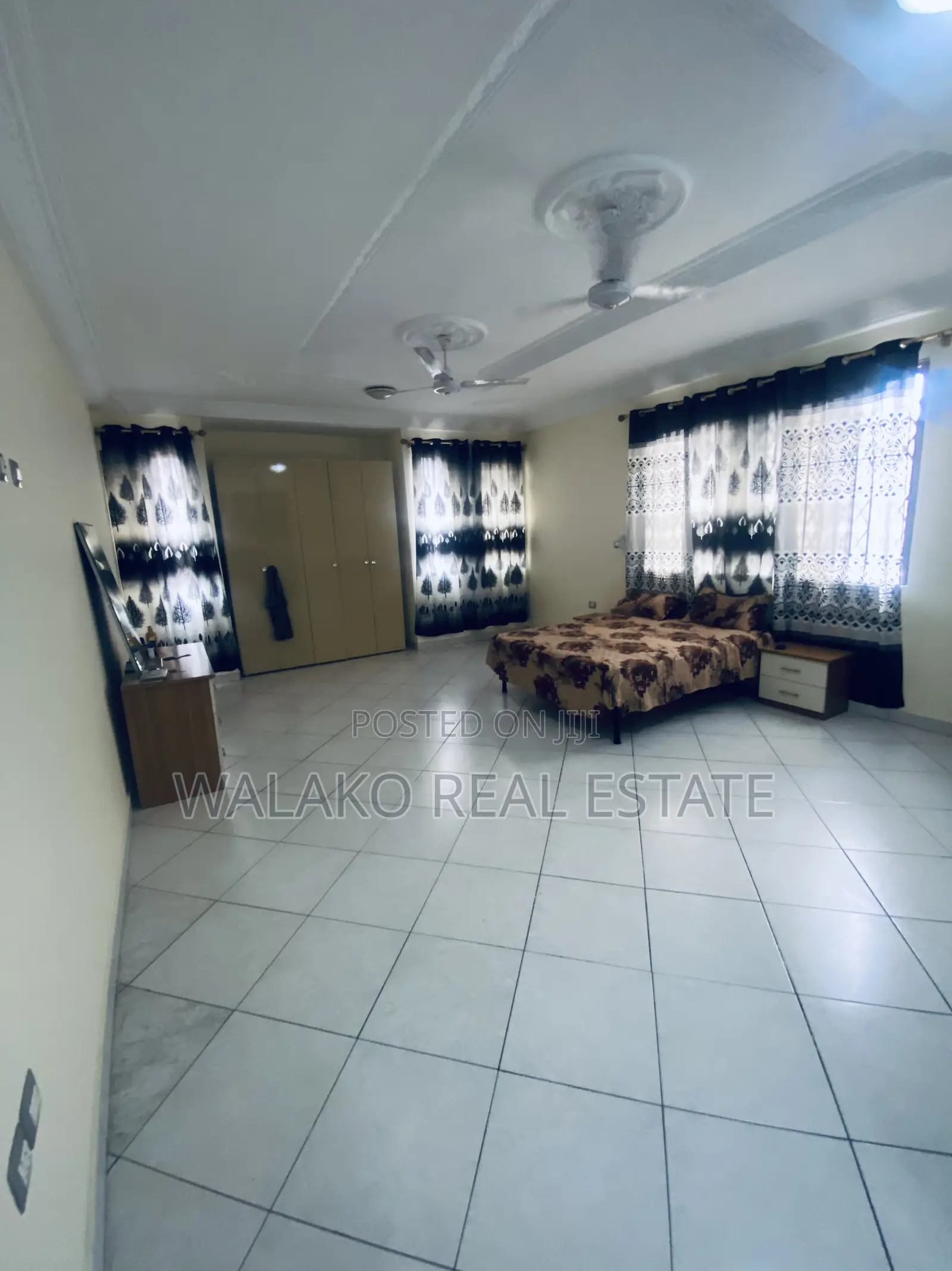 7bdrm Duplex in The Mall for rent