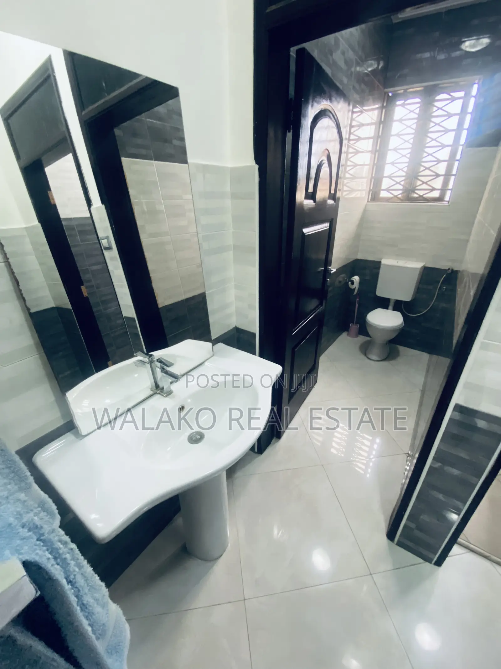 7bdrm Duplex in The Mall for rent