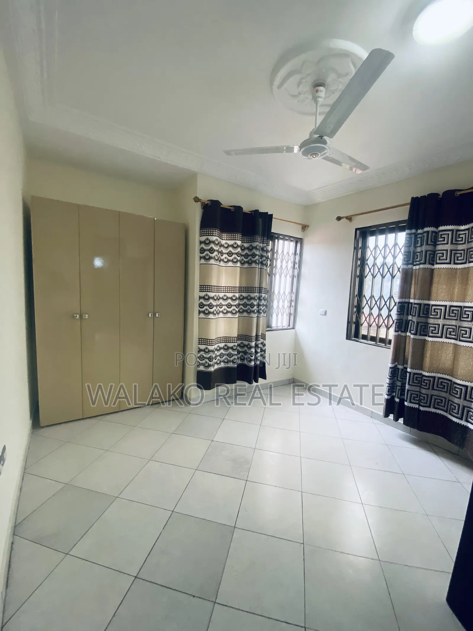 7bdrm Duplex in The Mall for rent