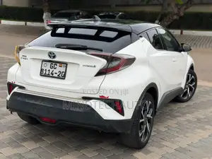 Toyota C-HR XLE Prermium FWD (2.0L 4cyl 2AM) 2018 White