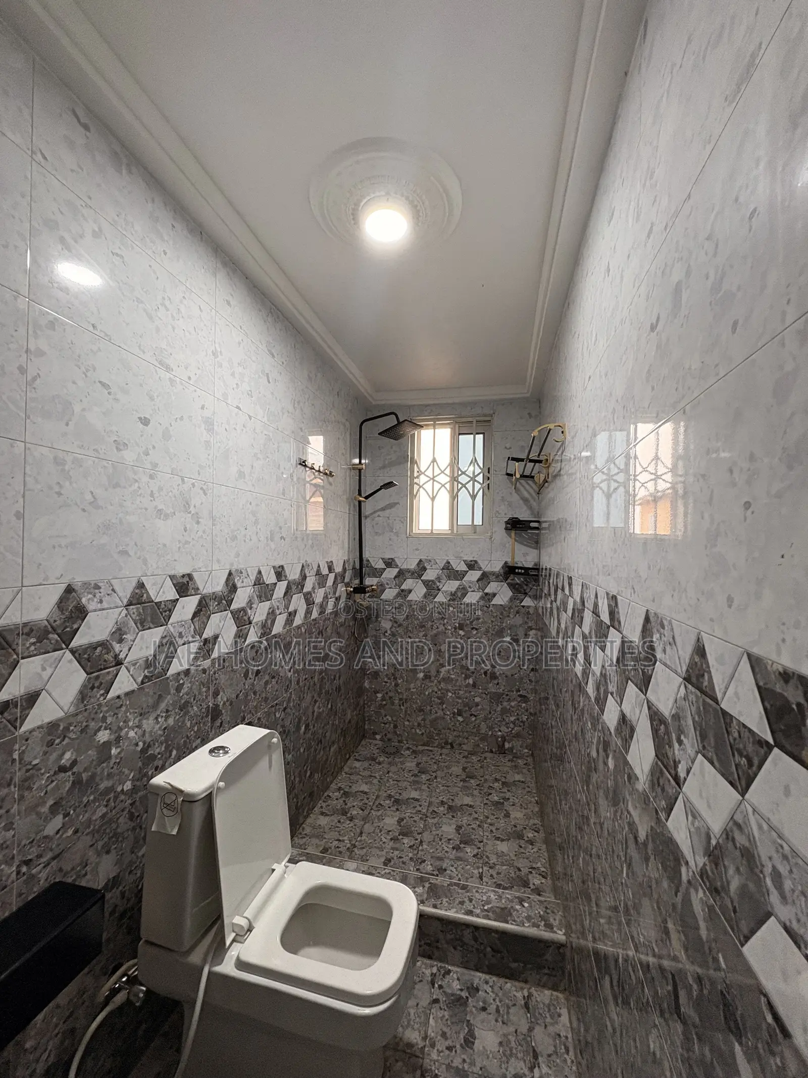 3bdrm Apartment in West Hills Mall Area for rent